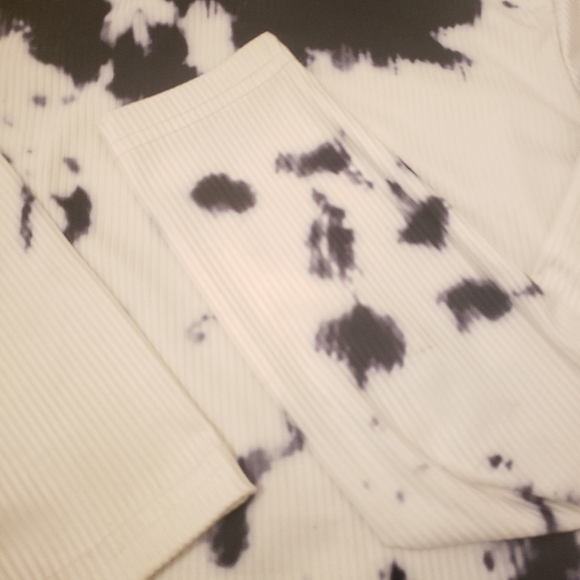 Ribbed rouched long sleeve white with some black spots - Picture 8 of 8